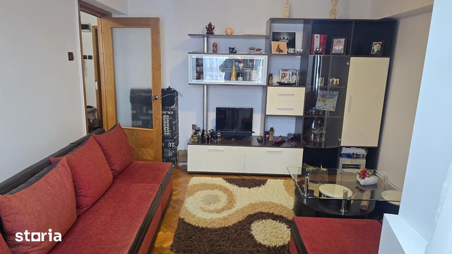 Vand apartament cu 3 camere Deva, etaj 1, din anul 2000, 157 mp, BOXA - 7