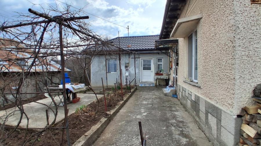 Casă individuală cu 4 camere cu Teren 1600 Mp în Autogară