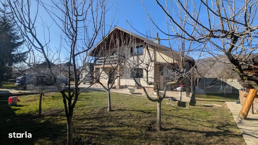 Casă cu 3 camere cu Teren 600 Mp în Central