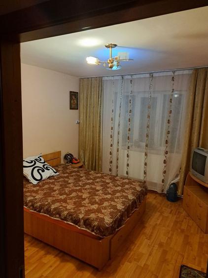 Apartament cu 3 camere decomandat în Exterior Vest