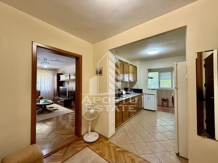Apartament cu 3 camere semidecomandat, mobilat în Olimpia-Stadion