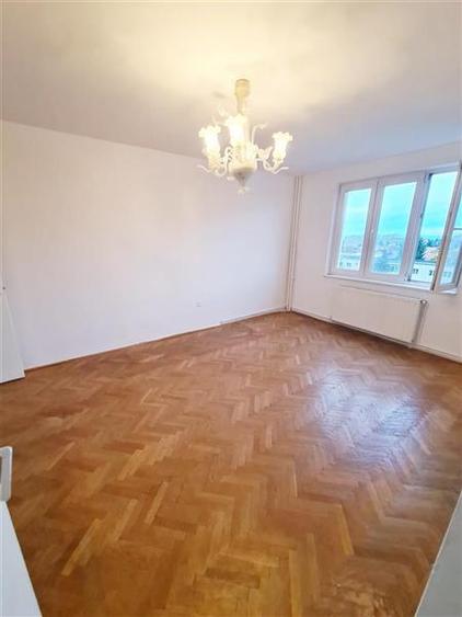 Apartament cu 3 camere circular în Astra