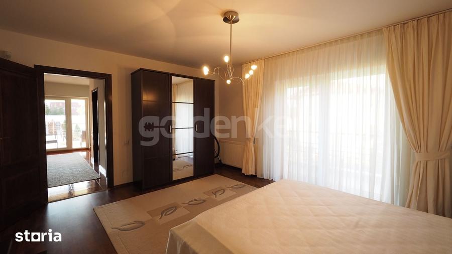 Casă cu 10 camere cu Teren 633 Mp în Central