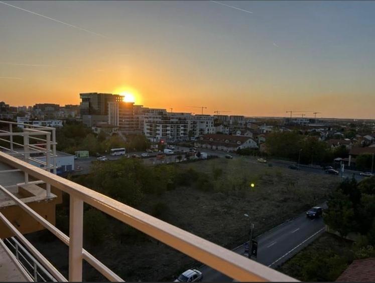 Apartament cu 3 camere decomandat în Pipera