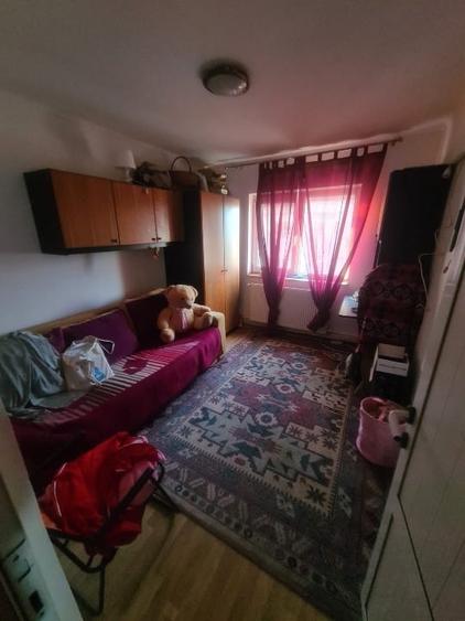 Apartament cu 3 camere decomandat în Km 4-5