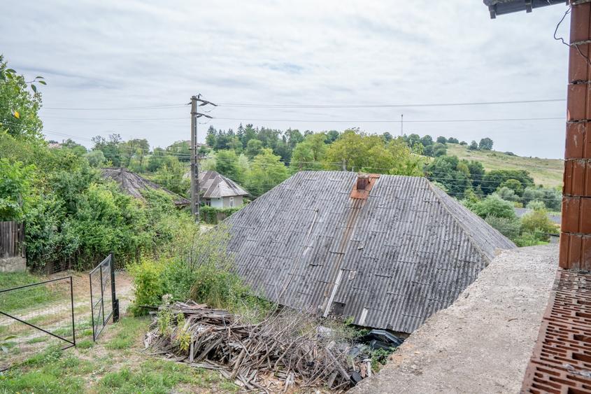 Casă individuală cu 8 camere cu Teren 595 Mp în Grigoreni