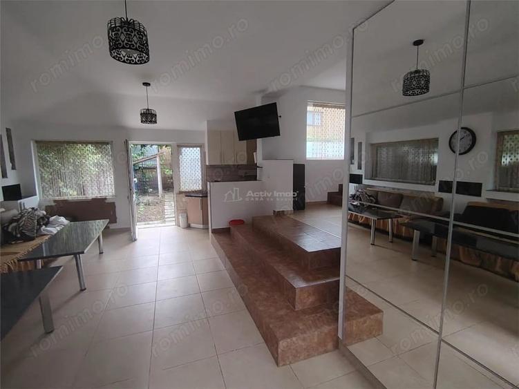 Casă cu 7 camere cu Teren 500 Mp în Central