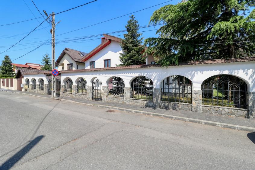 Casă individuală cu 7 camere cu Canalizare în Chiajna