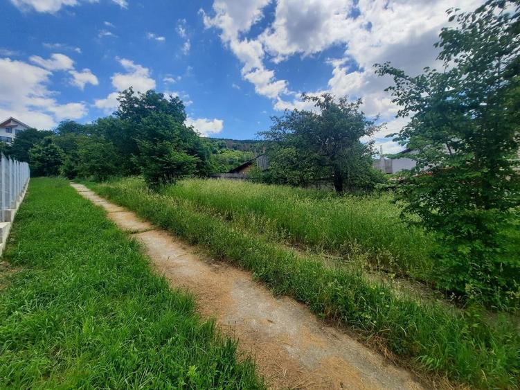 Teren Construcții intravilan de 1000 mp, în Nord-Vest