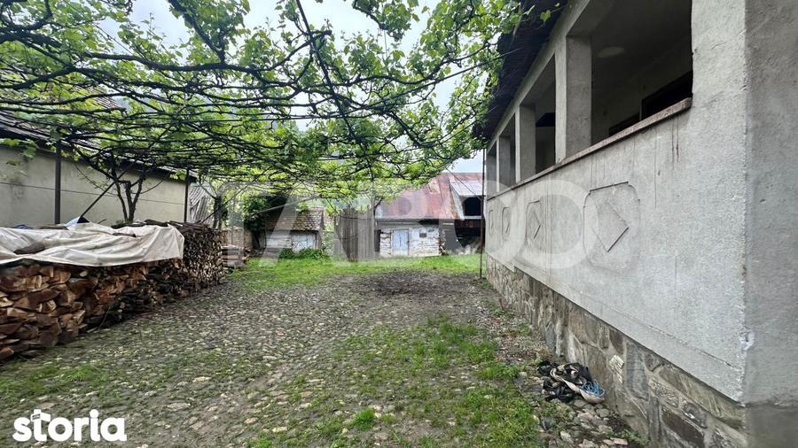 Casă cu 2 camere cu Teren 60 Mp în Rășinari