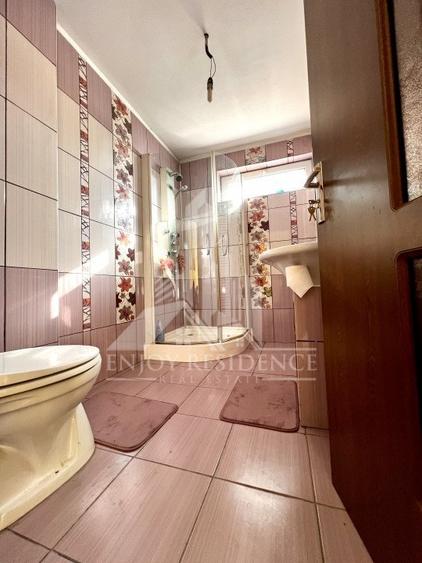 Casă individuală cu 6 camere cu Canalizare în Păcii
