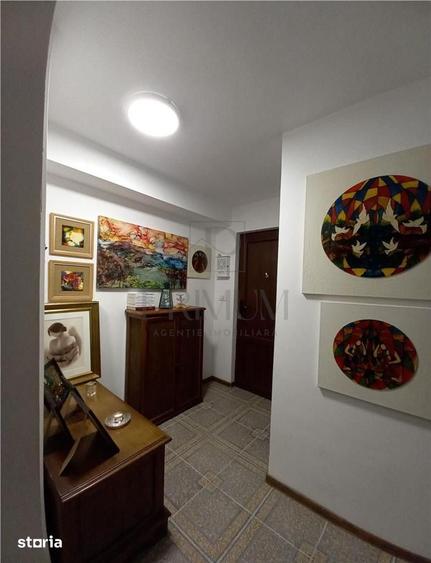 Apartament cu 3 camere decomandat în Central