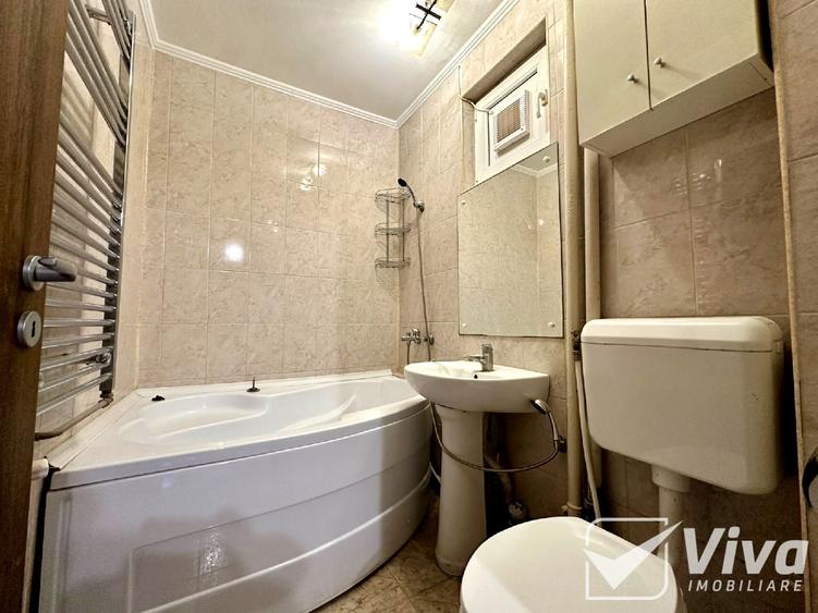 Apartament cu 3 camere semidecomandat în Central