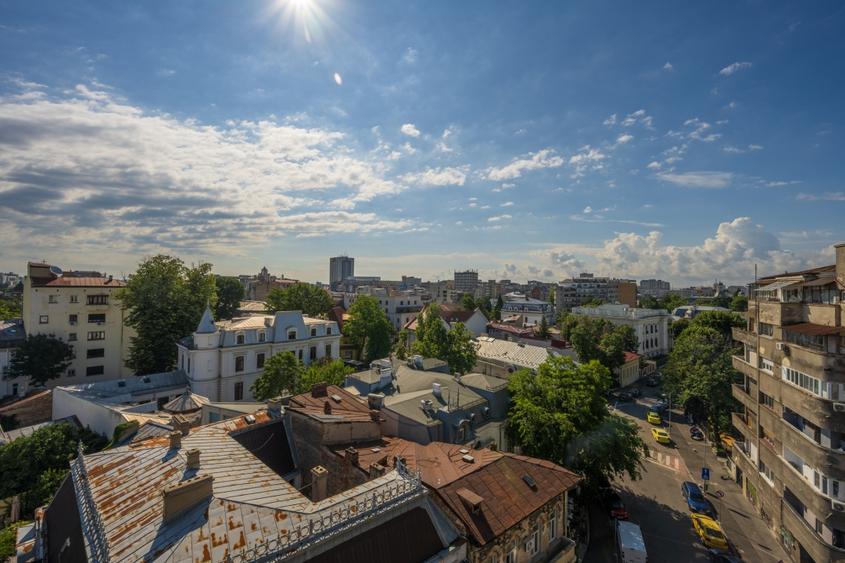 Apartament cu 2 camere semidecomandat, mobilat în P-ța Romană