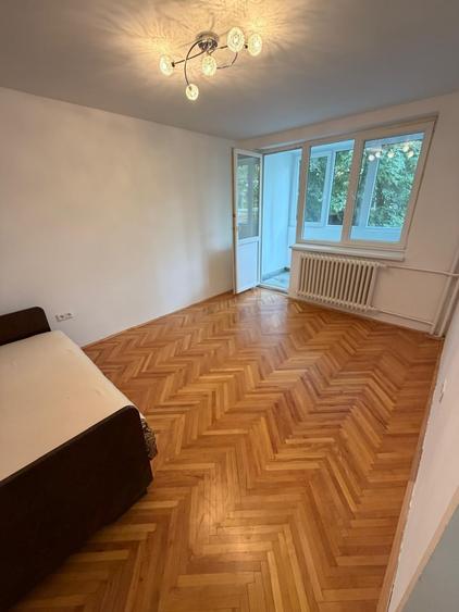 Apartament cu 3 camere decomandat, mobilat în Plopilor