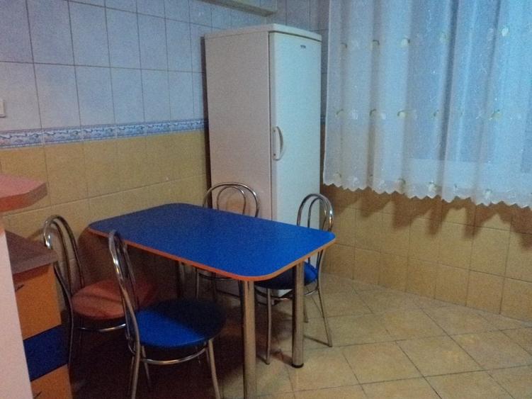 Apartament cu 2 camere semidecomandat, mobilat în Progresul