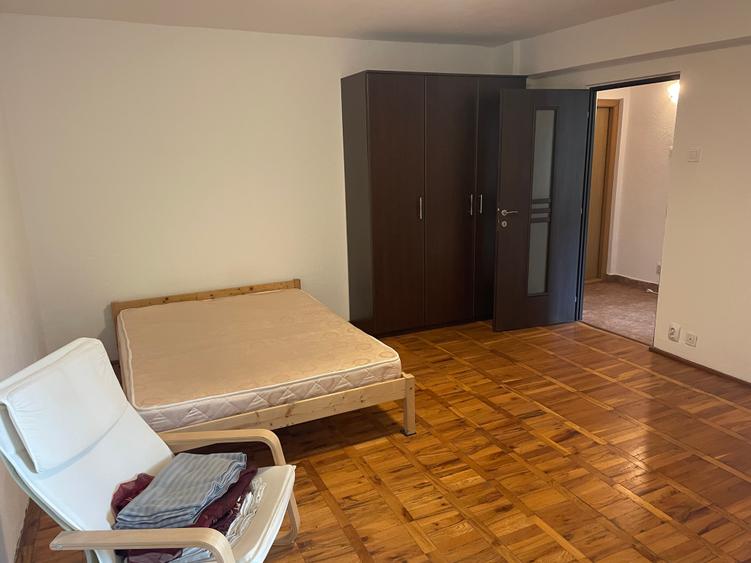 Garsonieră decomandată în Brâncoveanu