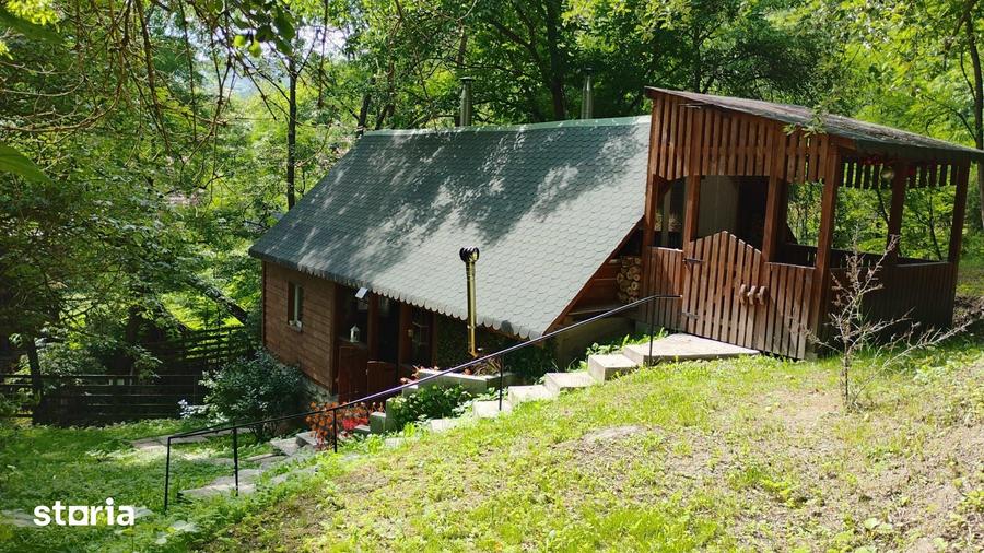 Casă cu 2 camere cu Teren 1300 Mp în Iara