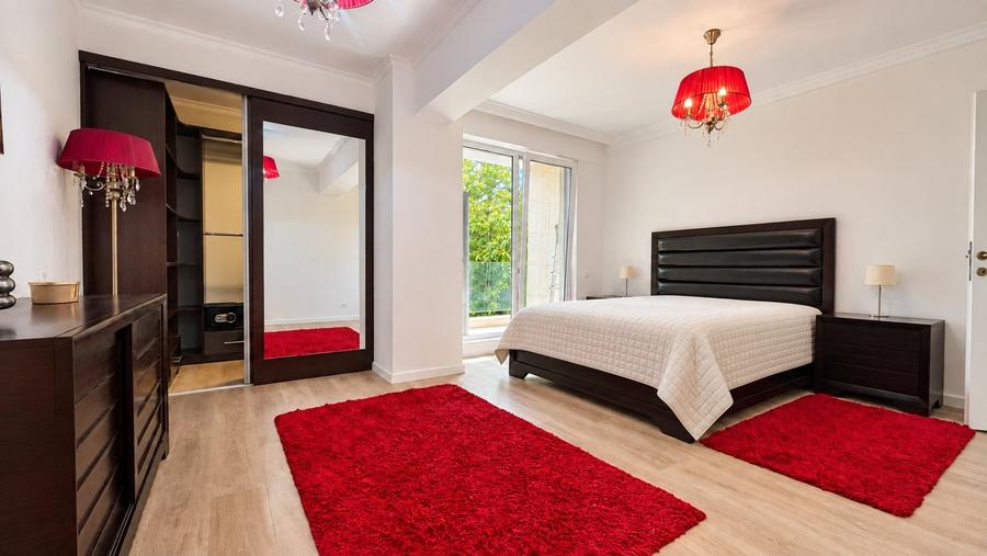 Apartament cu 3 camere decomandat, mobilat în Iancu Nicolae