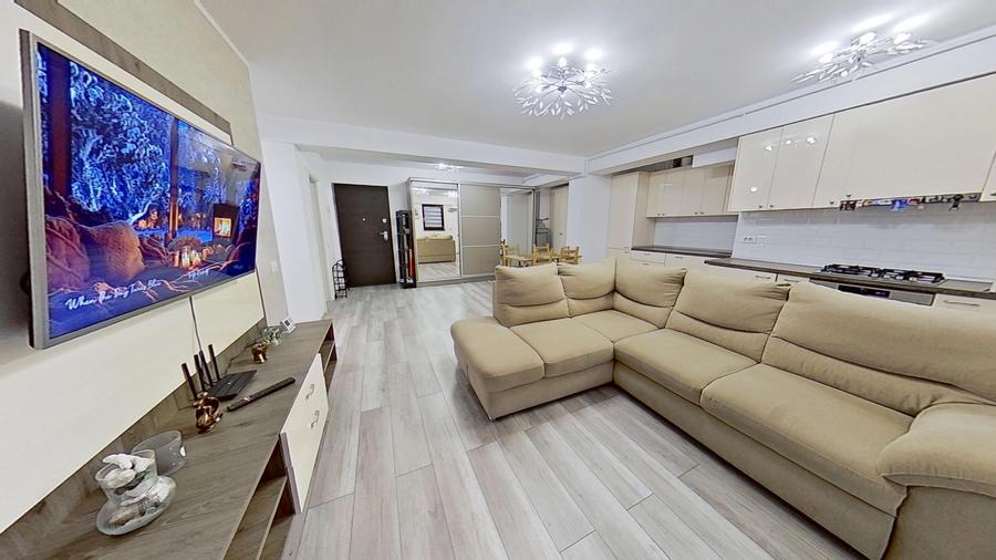 Apartament cu 3 camere semidecomandat în Dămăroaia