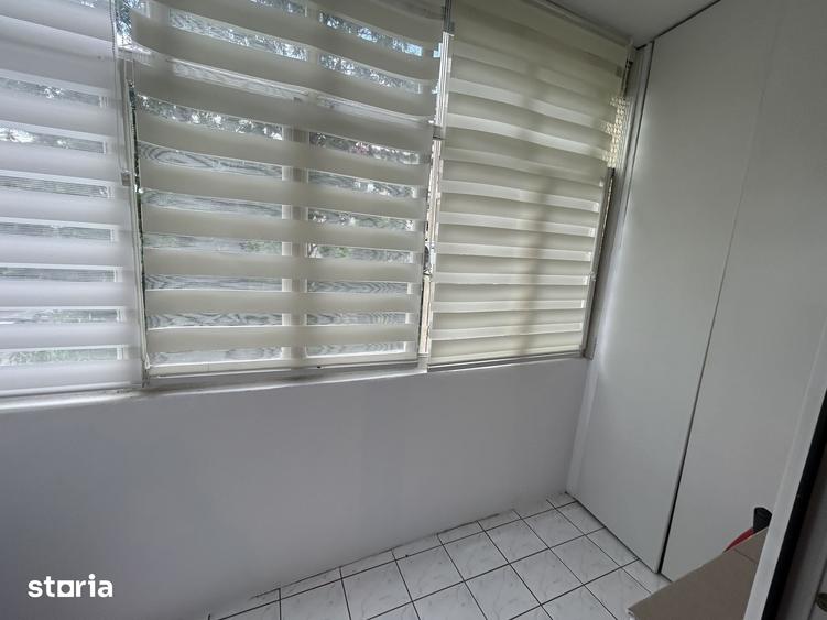 Apartament cu 3 camere decomandat în Girocului
