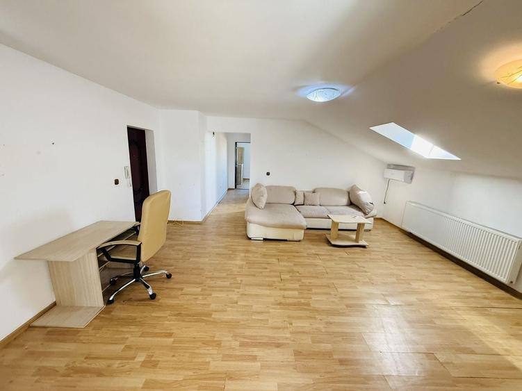 Apartament cu 3 camere decomandat în Chișoda