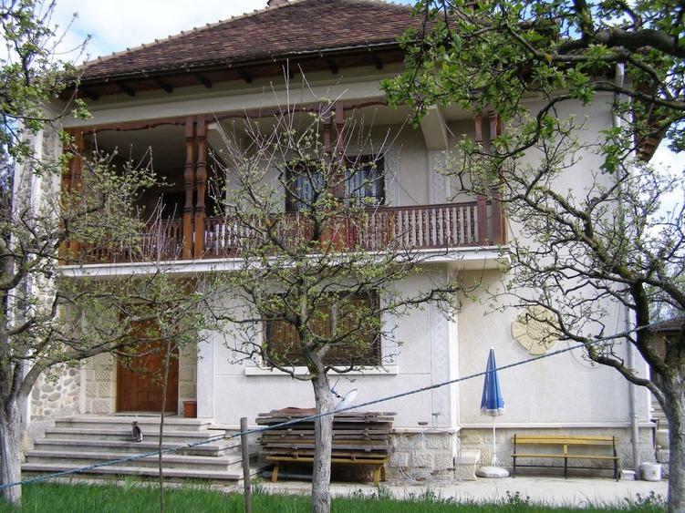 Casă cu 6 camere cu Canalizare în Exterior Vest