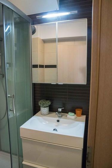 Apartament cu 4 camere decomandat, mobilat în Între Lacuri