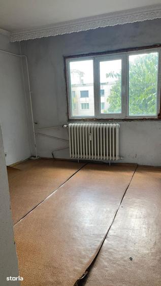 Apartament cu 2 camere decomandat în Republicii