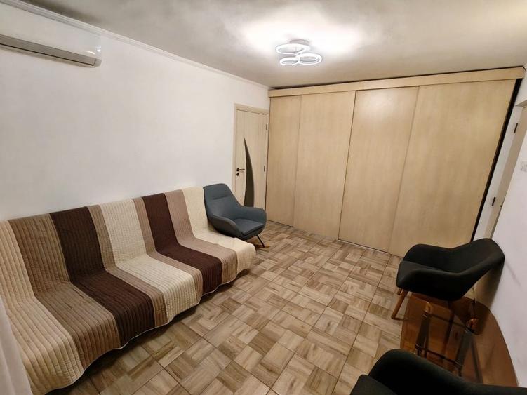 Apartament cu 2 camere semidecomandat în Tei