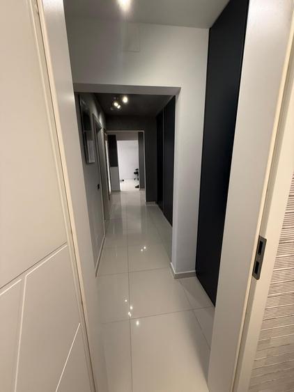 Apartament cu 5 camere decomandat în Drumul Taberei