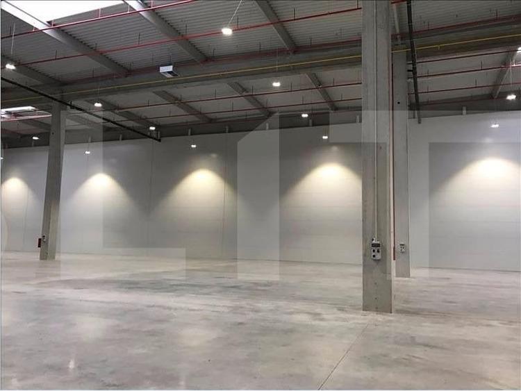 Spațiu industrial, de 2,400 mp, în Exterior Est