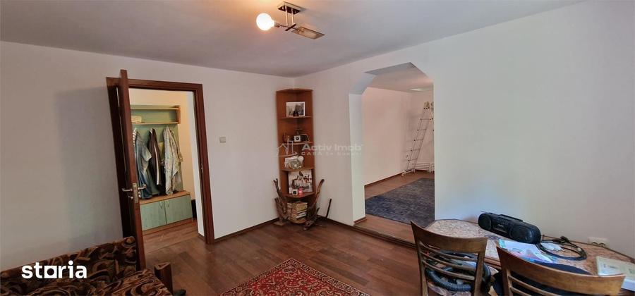 Casă cu 5 camere cu Teren 2122 Mp în Marginea