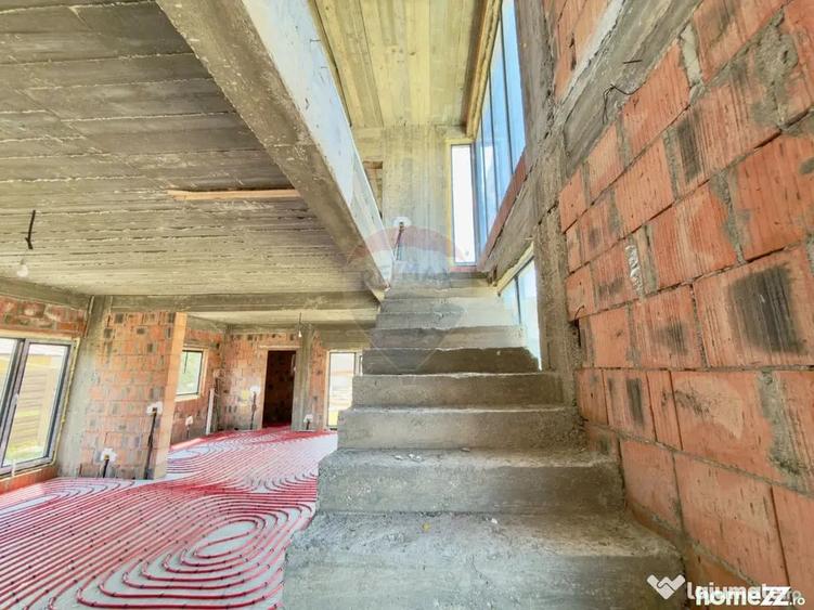 Casă cu 5 camere cu Teren 400 Mp în Central