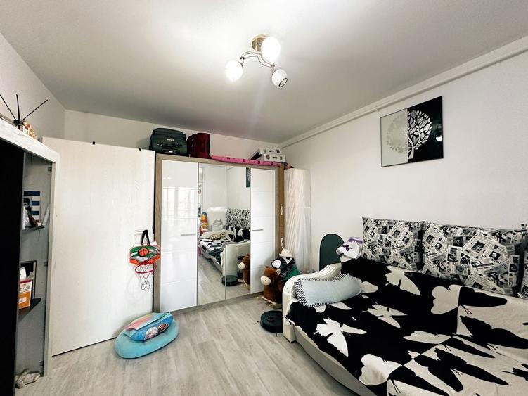 Apartament cu 2 camere decomandat, mobilat în Titan