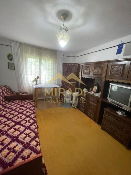 Casă individuală cu 7 camere cu Teren 580 Mp în Valea Doftanei