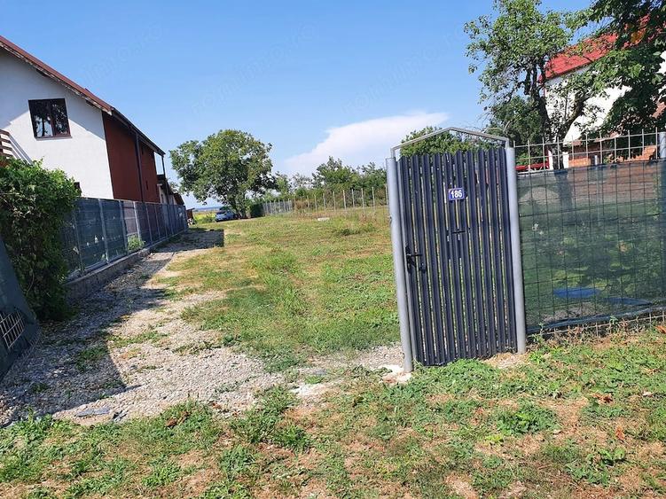 Teren de 1000 mp, în Poienarii Burchii