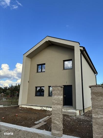 Casă cu 4 camere în Dumbrăvița