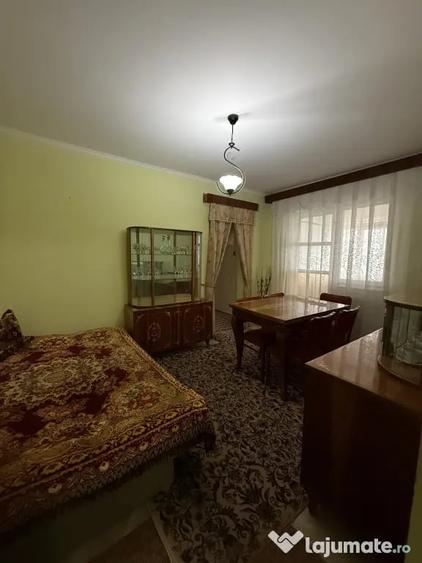 Apartament 3 camere Hu?i - etaj 3, centrala, balcon inchis - direct proprietar - 7