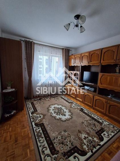 Apartament cu 2 camere semidecomandat, mobilat în Hipodrom 1