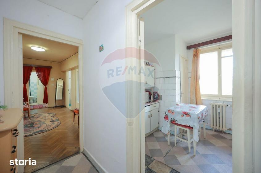 Apartament cu 4 camere decomandat în Decebal