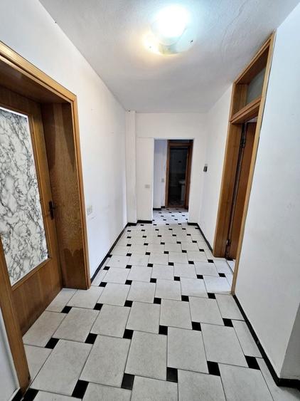 Birou, de 75 mp, în Costin Georgian
