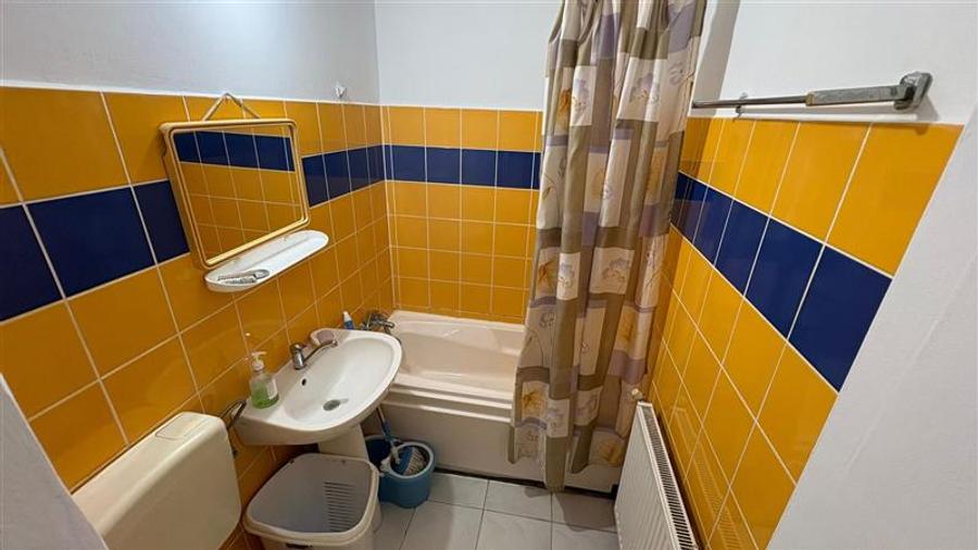 Apartament cu 2 camere nedecomandat în Centrul Civic