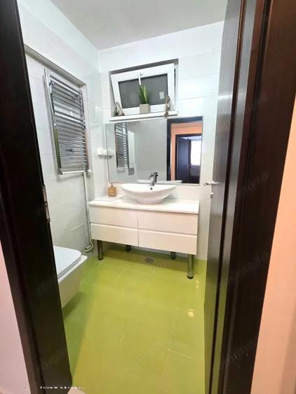 Apartament cu 3 camere semidecomandat, mobilat în Știrbei Vodă