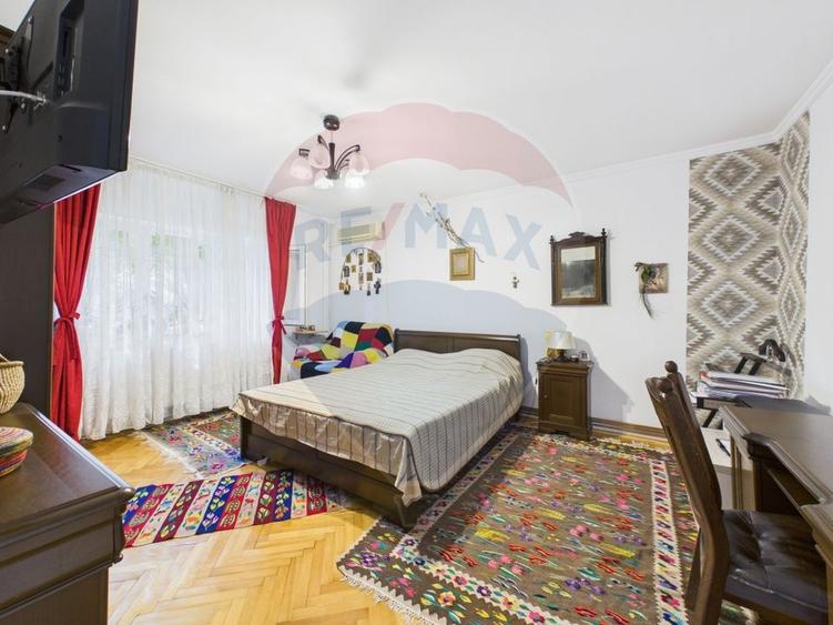 Apartament cu 4 camere semidecomandat, mobilat în 13 Septembrie