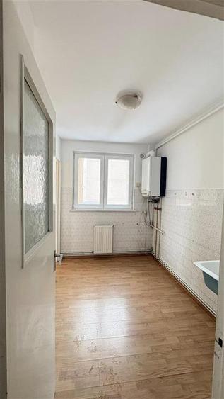 Apartament 3 camere luminos cu boxa Calea Bucuresti - 7