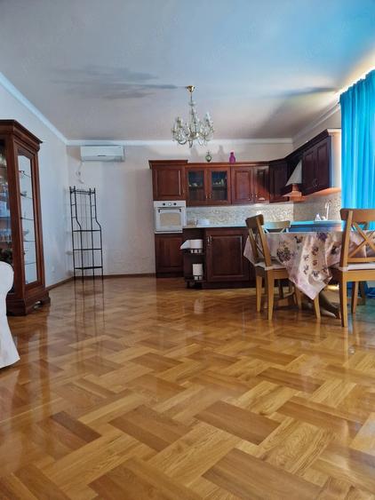 Casă cu Teren 1095 Mp în Cazasu