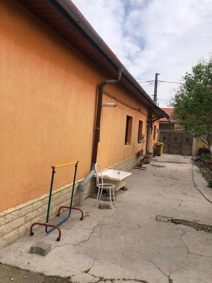 Casă individuală cu 2 camere cu Canalizare în Central