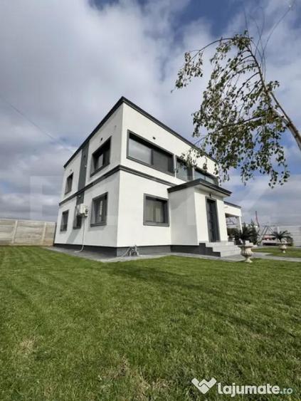 Casă cu 5 camere cu Teren 600 Mp în Pielești