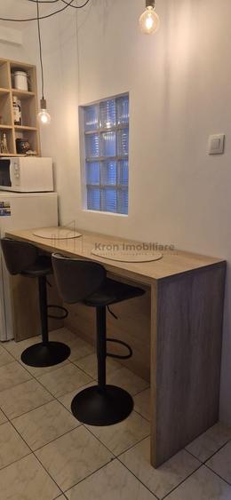 Apartament cu 2 camere decomandat, mobilat în Central